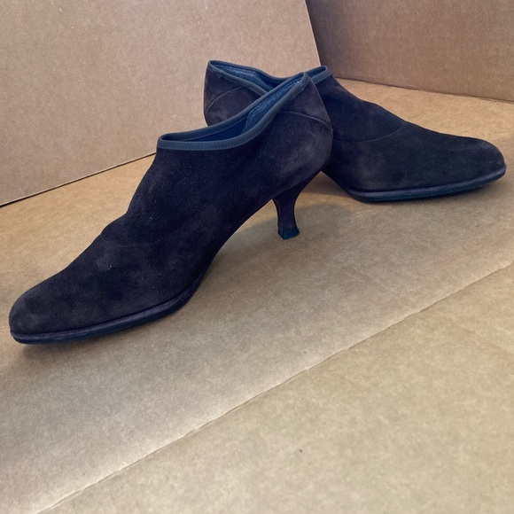 SOLD-Brown casual suede Stuart Weitzman bootie with a cute short heel - Picture 2 of 8
